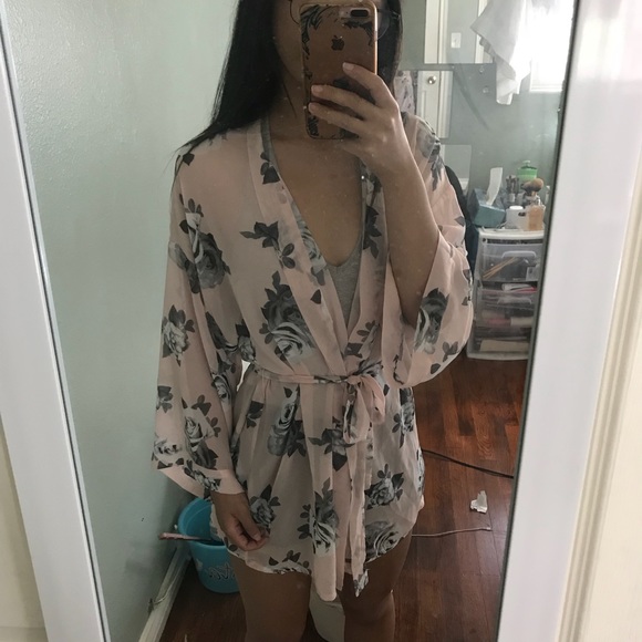 H&M Sheer Floral Robe - Picture 4 of 4